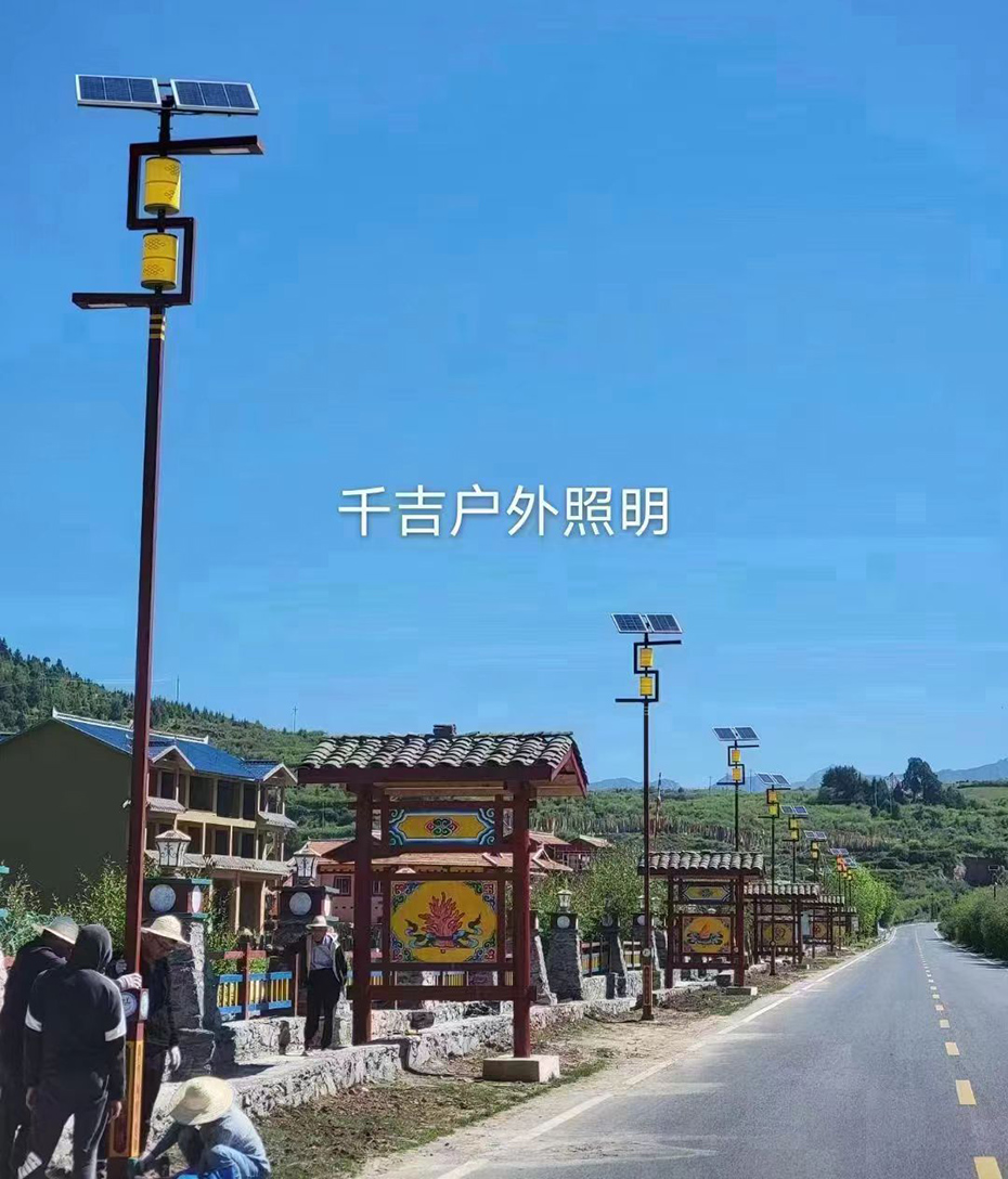公路路燈為什麼經(jīng)常只有一邊？